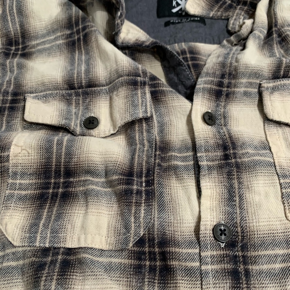 Men’s double pocket button down - Picture 2 of 3